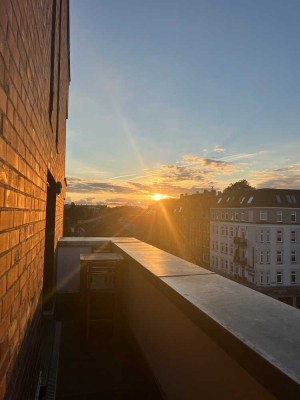 2-Zi.-Whg.: gr. Balkon, Fußbodenheizung, EBK, 2 (!!) TG-Stellplätze, sep. Keller, Wasserfilteranlage