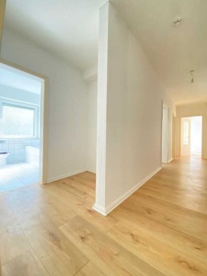 *** WOHNEN wo andere Urlaub machen *** TOP RENOVIERT *** Erdgeschoßwohnung mit Balkon ***