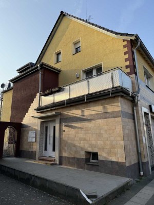 Schöne 2-Zimmer-Dachgeschosswohnung mit Dachterrasse