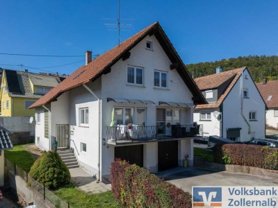Renoviertes Zweifamilienhaus mit Balkon + Garagen!
