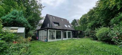 Einseitig angebautes Einfamilienhaus in der Bols-Siedlung (NE-Vogelsang) direkt am Naturschutzgebiet