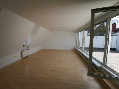 Helle 1-Zimmer Dachgeschosswohnung mit Balkon in Wiesbaden-Mitte