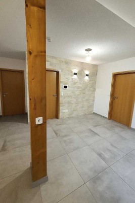 Frisch sanierte 4,5-Zi.-Maisonette (130 m²) mit EBK, Balkon & Spitzboden - ruhige Lage in Mönchsroth