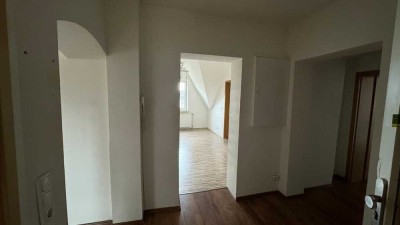 3,5 Zimmer Wohnung im DG zu vermieten