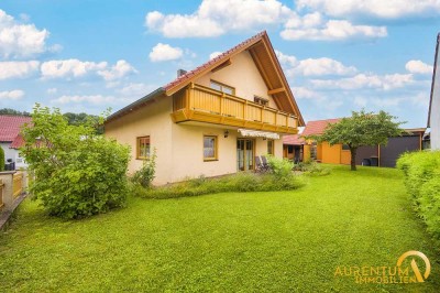 Großzügiges Einfamilienhaus, voll unterkellert mit Einliegerwohnung zu verkaufen.