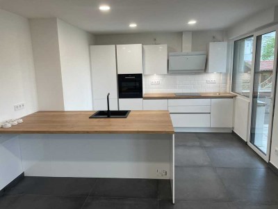 Geschmackvolle, neuwert.4-Zimmer-EG-Wohnung mit geh. Innenausstattung mit Terasse , Garten und EBK