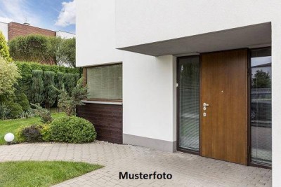 2-Familienhaus mit Garage