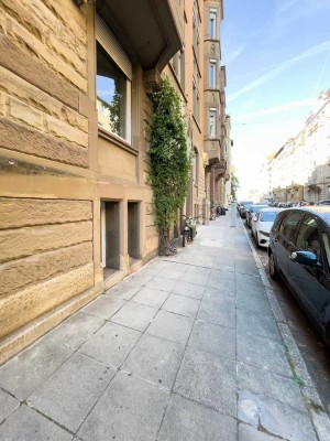 Gründerzeit trifft Moderne: Stilvolle Dachgeschosswhg. Altbauflair & Weitblick. Neue EBK, Veranda