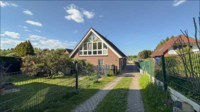 Einfamilienhaus mit Einliegerwohnung und viel Eigenland