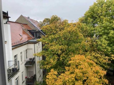 Top 3-Raumwohnung mit Galerie, Sauna und zwei Bädern! Balkon! Etwas Besonderes