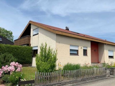 Freistehendes 1-2 Familien Wohnhaus mit schönem Garten