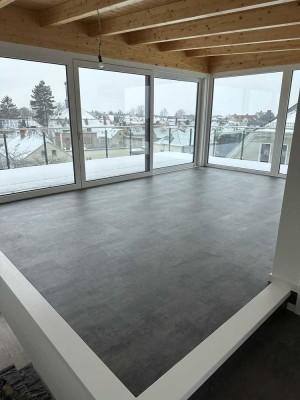 Schöne 5-Zimmer-Penthouse-Wohnung mit geh. Innenausstattung mit Balkon und EBK in Zeulenroda-Triebes