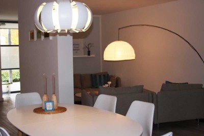 Stilvolle, gepflegte 2,5-Zimmer-Erdgeschosswohnung mit geh. Innenausstattung mit Balkon und EBK