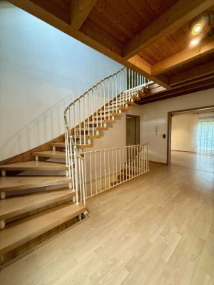 Licht & Raum – Freistehendes Haus mit Wintergarten und Gartenidylle!