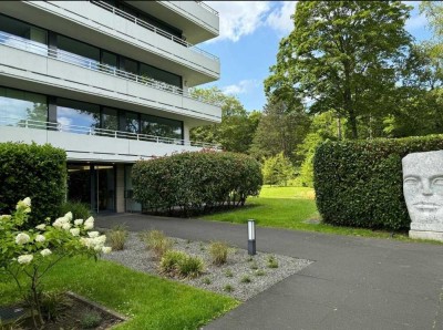 Helle 2-Zimmerwohnung mit Concierge Service, Balkon und Parkblick: Ideal für Singels