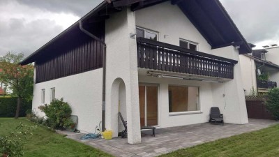 Sehr gepflegtes Einfamilienhaus mit großem Garten, sofort bezugsfrei