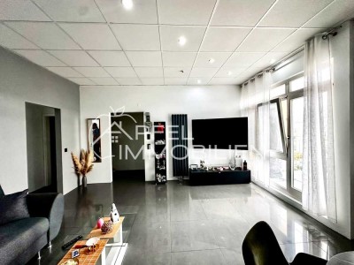 Lichtdurchflutete Dachwohnung mit 2 Balkonen & EBK - ideal für Paare oder Anleger!