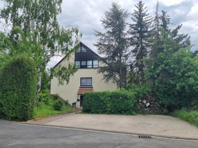 Modernisiertes Dreifamilienhaus mit Fußbodenheizung und Doppelgarage