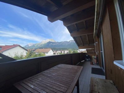 Sonnige Dachgeschosswohnung mit Kaiser &amp; Hornblick in ruhiger zentrumsnaher Lage