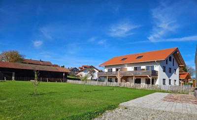 Moderne, großzügige 4-Zimmer Maisonette-Wohnung mit großem Balkon und Bergblick in Prutting