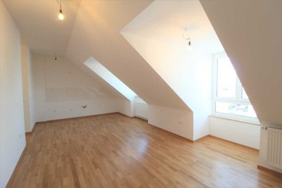 Mit Einbauküche: Moderne 2-Zimmer-Dachgeschosswohnung