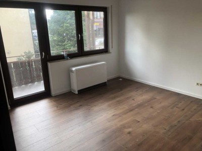 Schöne 2 Zimmer Wohnung mit Balkon in Oberlängenhardt, frisch Renoviert