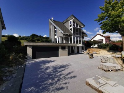 Familienfreundliches, helles Architektenhaus mit 4 Etagen, großer Terrasse und Garage im Keller
