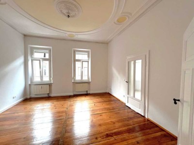 HEGERICH: Frisch renovierte 2-Zimmer Wohnung mit Altbaucharme!