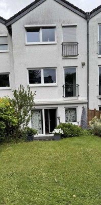 Attraktives Reihenmittelhaus in zentraler und familienfreundlicher Lage von  Refrath-Frankenforst
