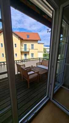 Helle 2.5-Zimmer Maisonette mit Balkon und Parkplätzen