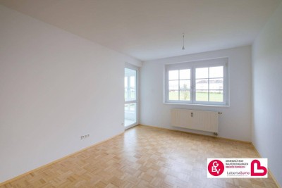 Sanierte 3-Zimmer Wohnung mit Parkplatz und Loggia