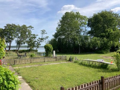 Kleines Reihenbootshaus - Eigentumsland - Stegliegeplatz.....