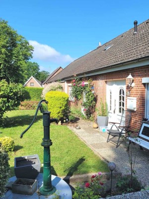 Schöne Doppelhaus Hälfte nahe der Lübecker Bucht - 4 Räume und großer Garten sucht eine neue Familie