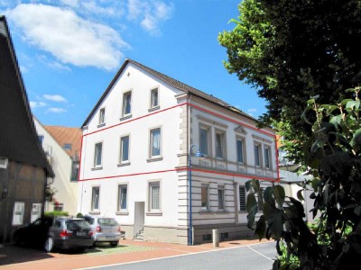 == Frisch renovierte 3,5-Zimmerwohnung inmitten der Lagenser Innenstadt ==