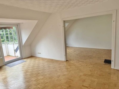 Schöne helle Dachgeschosswohnung sucht neue Mieter