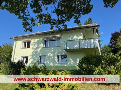 Zweifamilienhaus   -  Gartentraum - bezugsfrei, saniert & Bestlage !