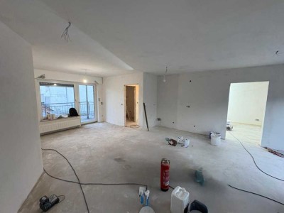 Kernsanierte und lichtdurchflutete Wohnung mit Balkon