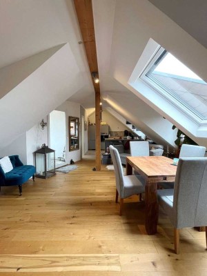 Geschmackvoll renovierte 2-Zimmer-Dachgeschoss-Wohnung in ruhiger Lage von MA-Neckarau!