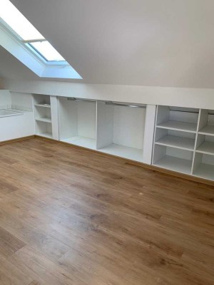 Moderne 2-Zimmer-Maisonette mit Einbauküche & Dachstudio-Schlafzimmer – 65 m² in zentraler Lage von