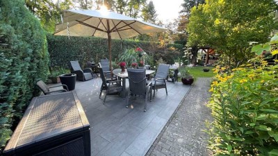 DOPPELHAUSHÄLFTE MIT GR. CARPORT, GEPFLEGTEM GARTEN & 2 TERRASSEN*SEP. HOME-OFFICE