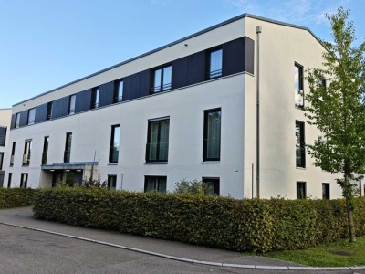 Helle, moderne 2-Zi. Erdgeschoss Wohnung mit Terrasse, TG und Garten