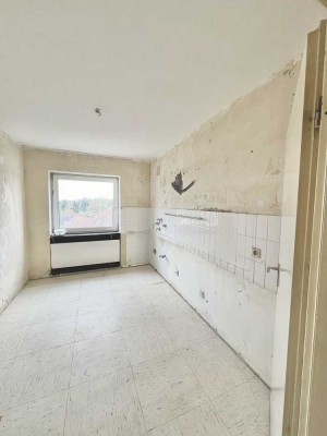 WBS erforderlich! - *1 Kaltmiete frei*  - 2-Zimmer Wohnung mit Balkon wartet auf Renovierungsfreunde