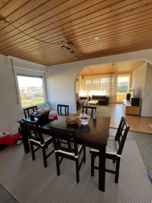 Helle 3,5-Zimmer-Wohnung 80qm mit Balkon, Garage in Ditzingen