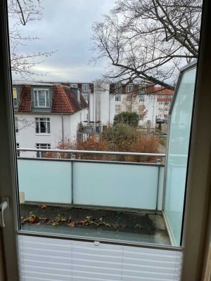 Alten- und behindertengerechte moderne 2-Raum-Wohnung mit Balkon, Einbauküche und Tiefgarage