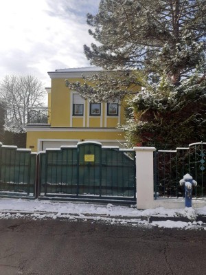 Goldgelb Villa in Hinterbruhl zu vermieten