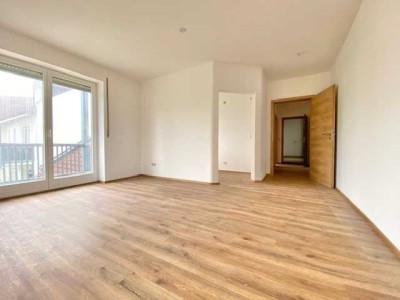 ERSTBEZUG nach Renovierung! Sehr schöne 2-Zi.-Wohnung mit Balkon, zentral in Garching an der Alz.