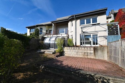 Überflieger :) Modernisierungsbedürftiges 5-Zimmer-Zuhause mit ELW & Garagen in Kettwig