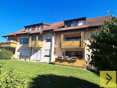 neu renovierte, geräumige 4 Zimmer- Wohnung mit Balkon und Garage