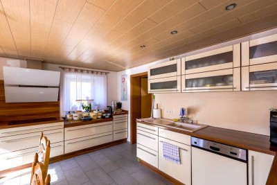 Talheim / TUT : Sonniges, komplett saniertes 3 - Familienhaus mit Garage, Garten, Terrasse u. v. m.