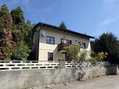 Charmantes Einfamilienhaus in ruhiger Hanglage mit idyllischem Waldgarten